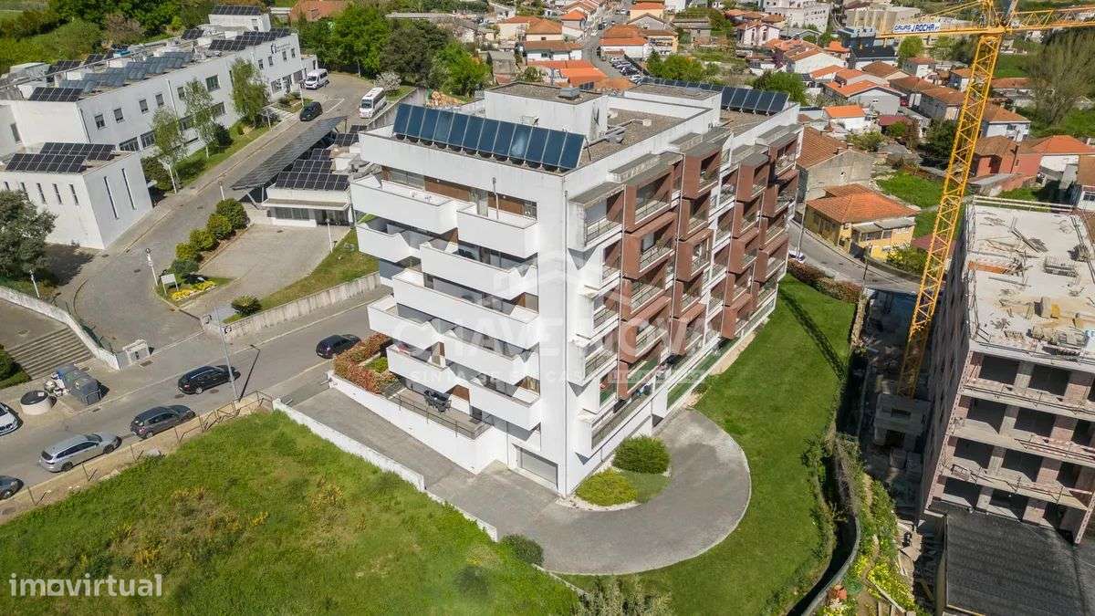 Excelente Apartamento T3 com Terraço em Oliveira do Douro,-32