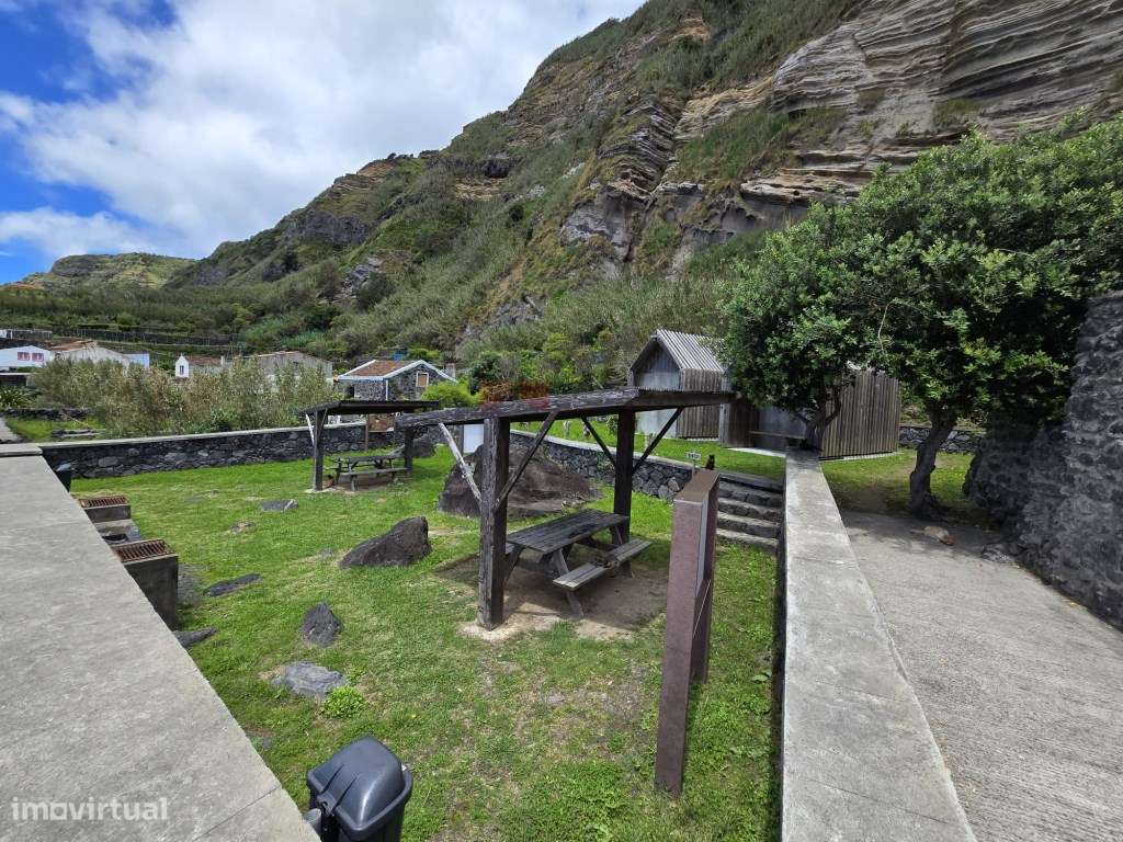 Moradia Isolada T2 -Rocha da Relva-53