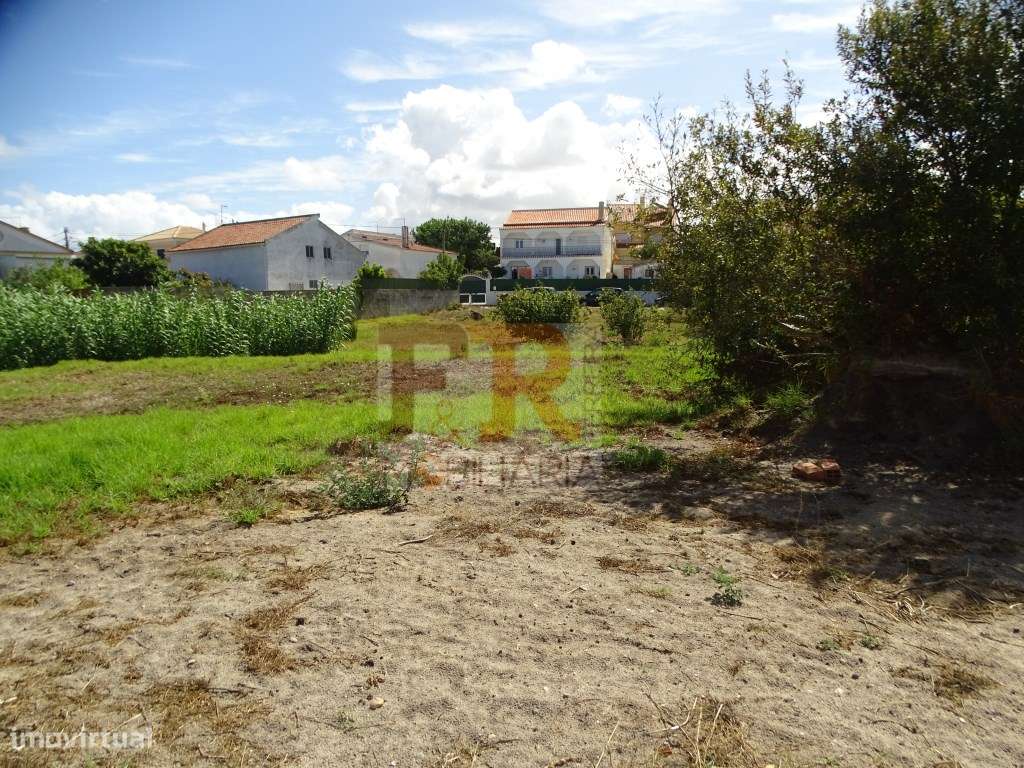 Moradia Geminada Duplex T3 semi-nova com Pérgula , Fernão Ferro
di...-27