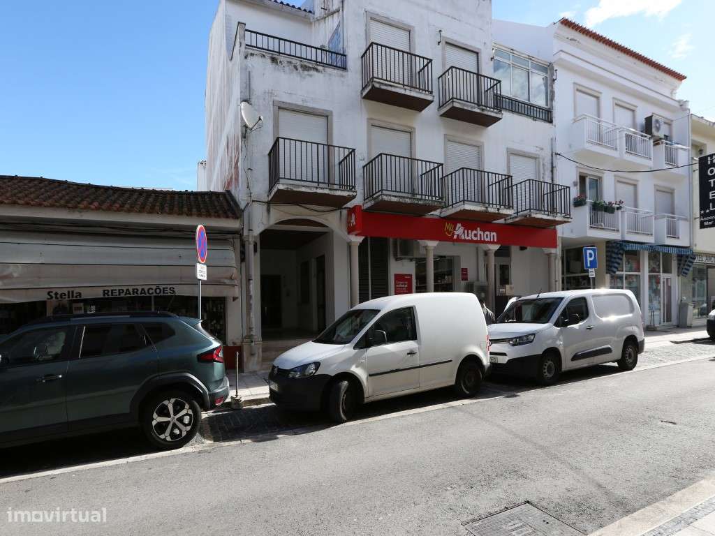 Apartamento T2 com terraço a dois passos da praia, no centro da Nazaré-16