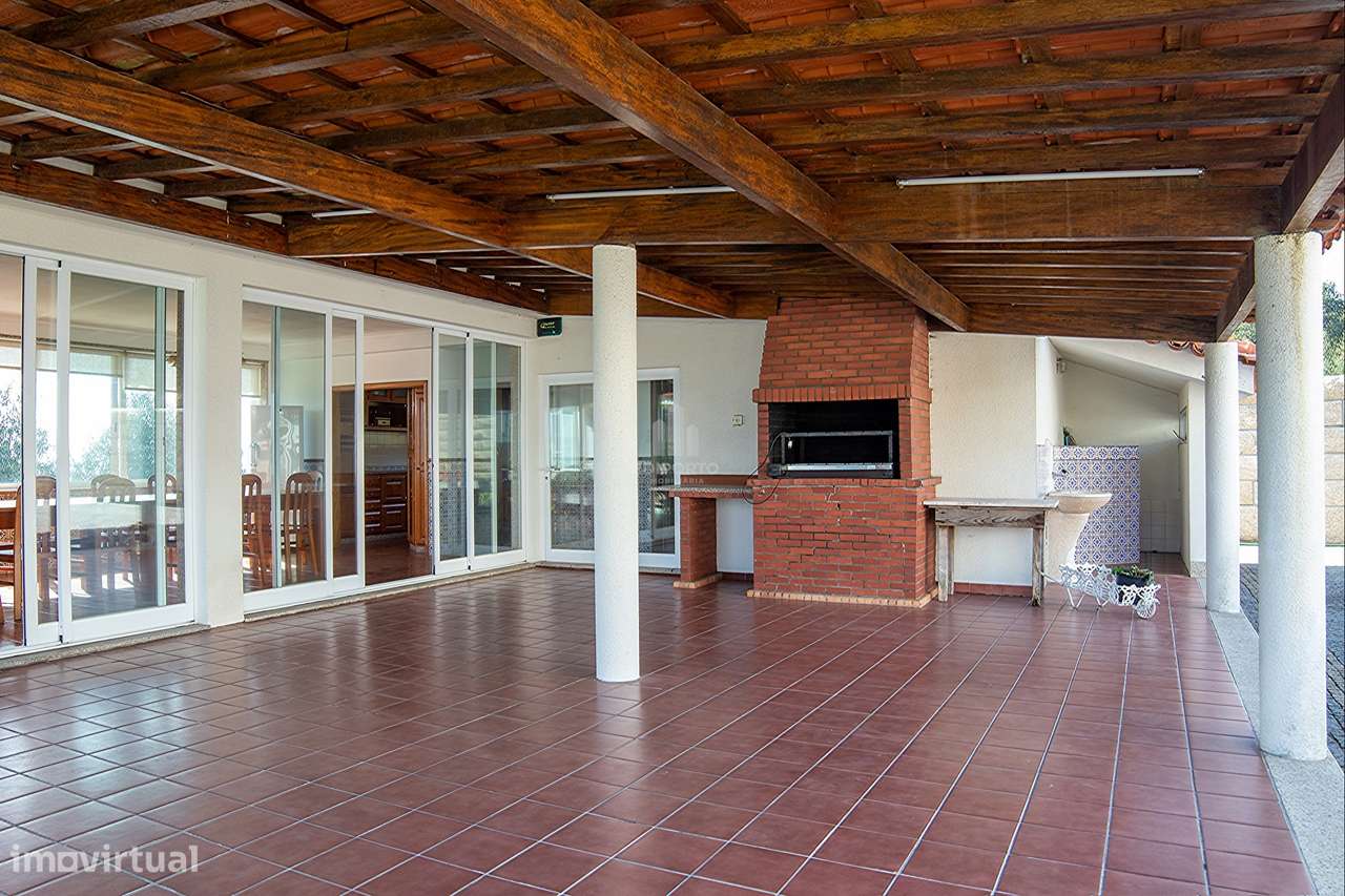 Moradia T6 Exclusiva com terreno de cerca 4.000 m² e Piscina Privada e-46