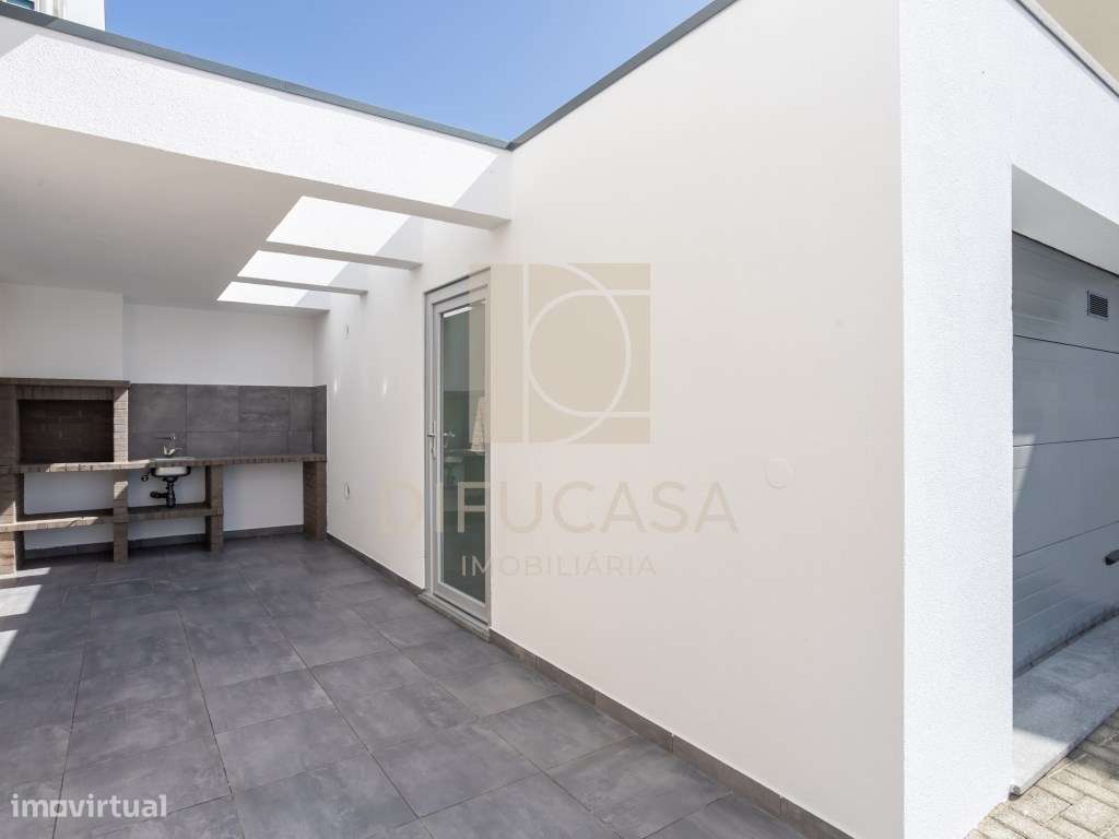R291 Moradia T3 Duplex com áreas fabulosas-11