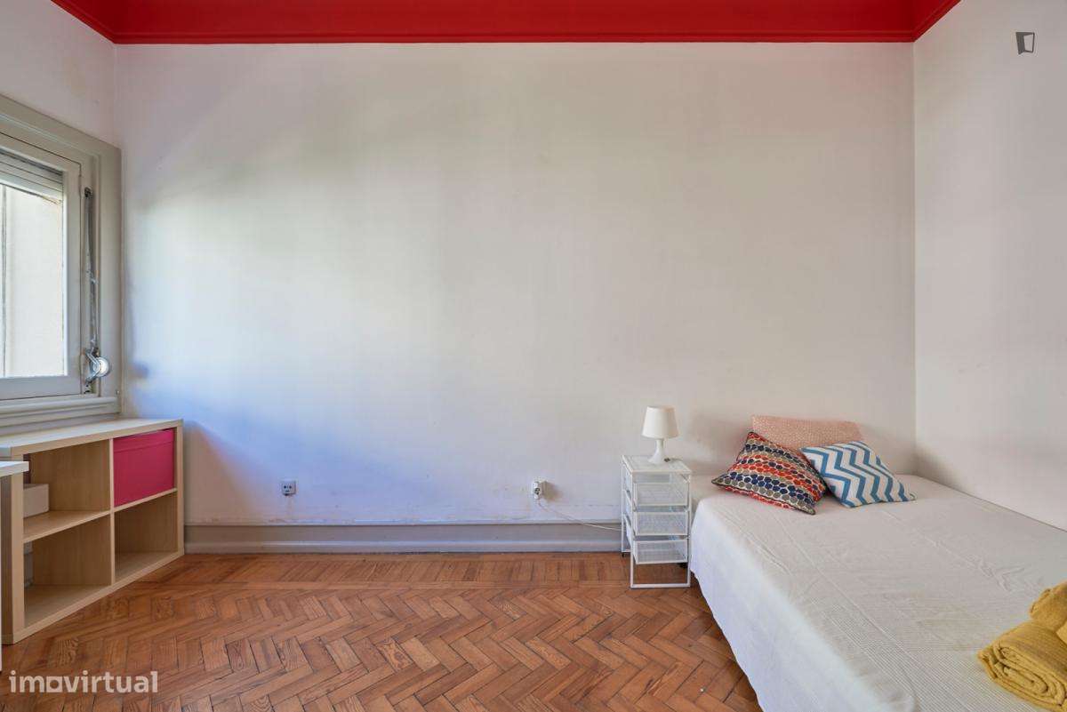 Quarto - localizado em Alameda Lisbon - Grande imagem: 2/10