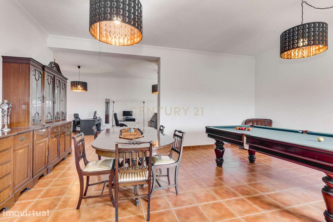 ✨ Moradia T6 com Grande Potencial em Porto Salvo | Terreno de 414.60 m - Grande imagem: 4/60