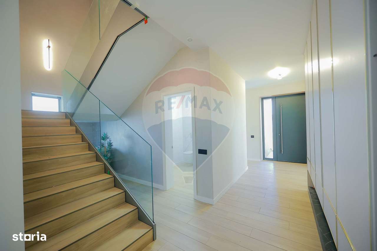 De vânzare Vilă cu 8 camere în Sânmartin, 290 mp util, teren 1100 mp-10