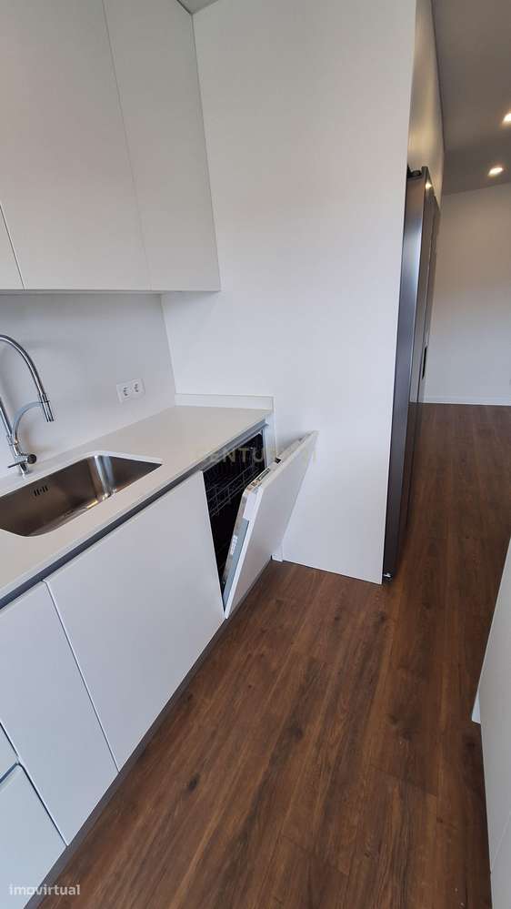 Moderno apartamento T3 em Vila de Prado, três suítes, duas vagas garag - Grande imagem: 5/25