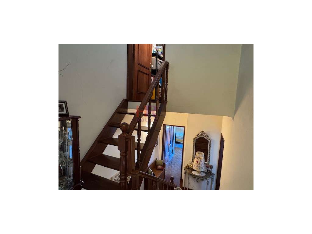 VENDE-SE MORADIA T4+1 COM PISCINA AQUECIDA E GARAGEM.-55