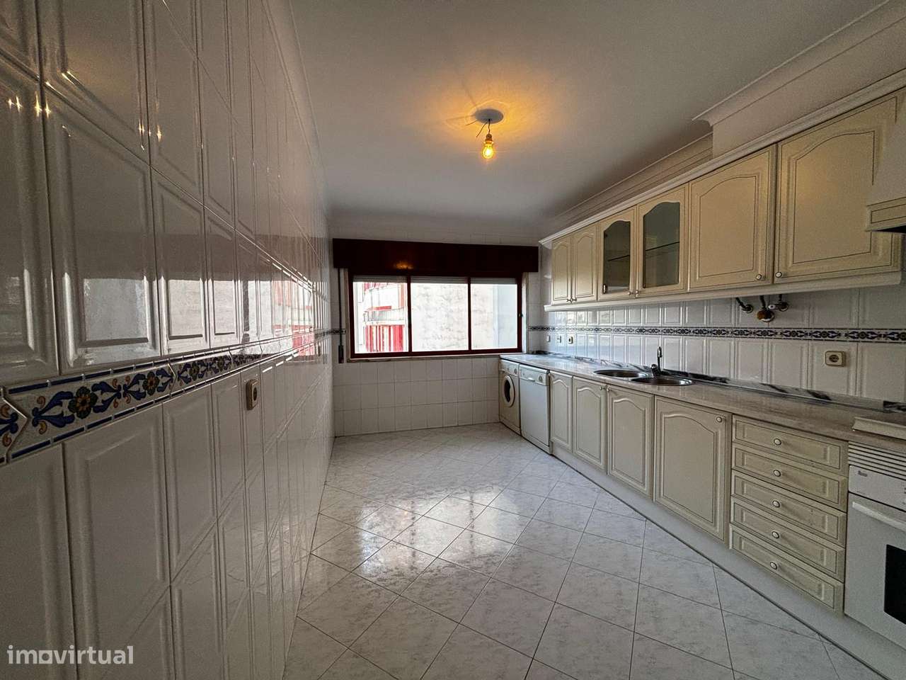 Apartamento T2 com garagem na Urbanização Moinho da Cavaleira-4