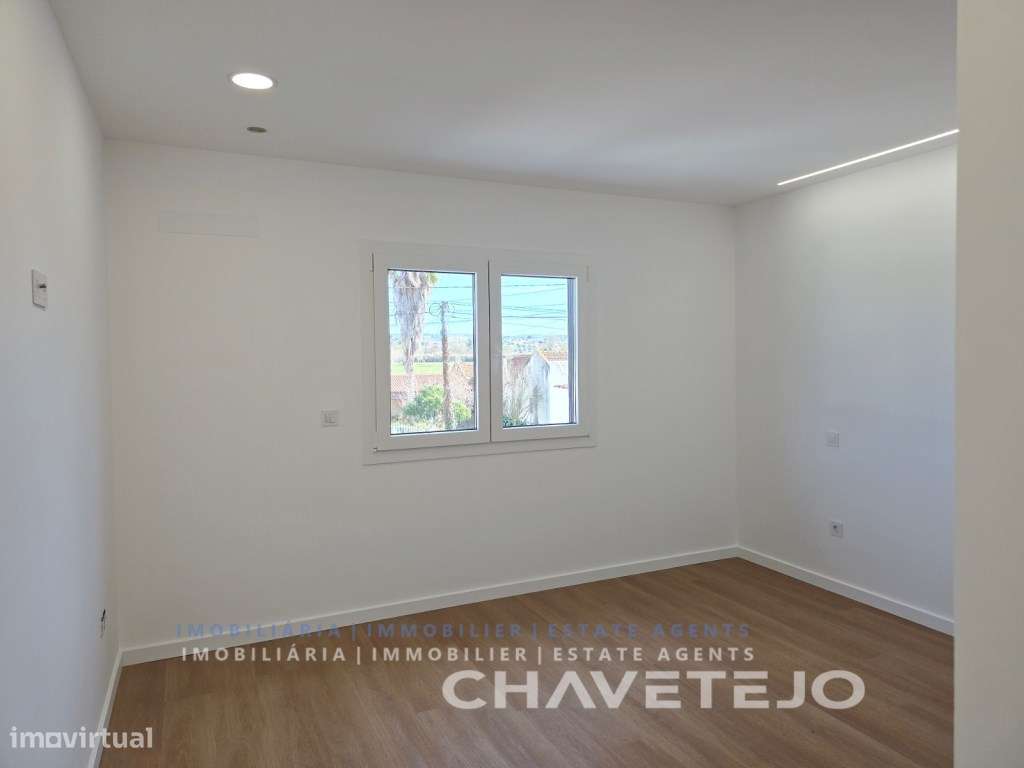 Moradia T4 Moderna c/ Garagem, estilo e Conforto a um Passo de Tomar-47