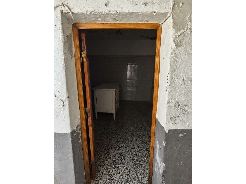 Moradia T1+1 com quintal na Vila de Redondo (Évora)-7