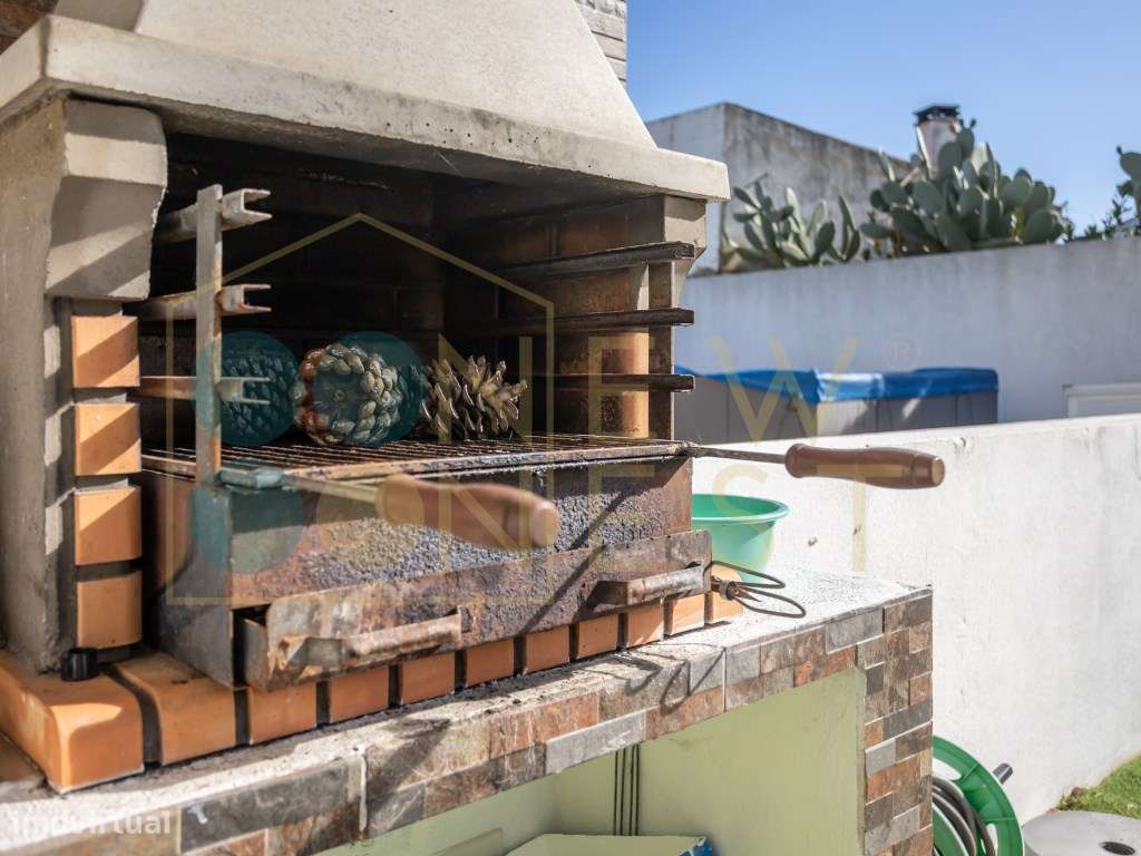 Moradia T2+2 com garagem e jardim, a dois passos do Parque do Serra...-10