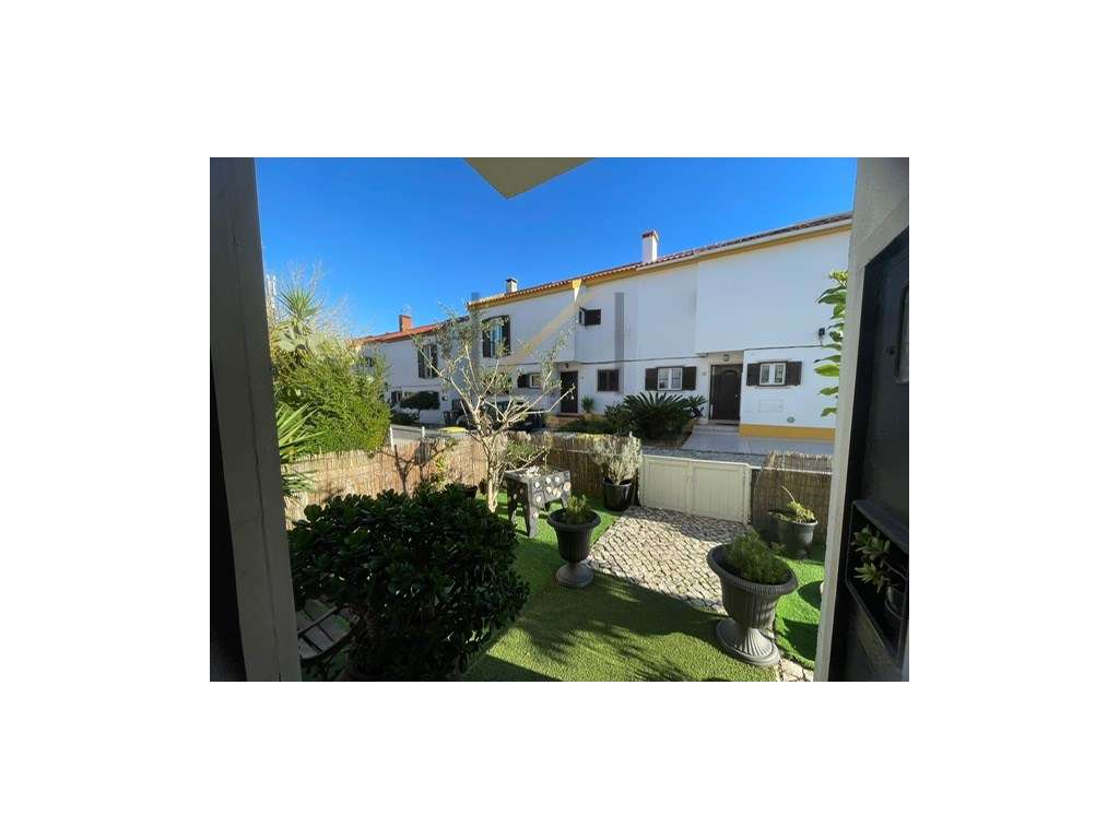 Moradia T3+1 em Vila Nogueira de Azeitão-0