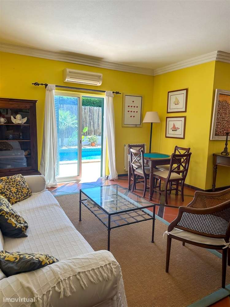 Moradia T5 com piscina e jardim a poucos metros da Praia do Alemão – A-9