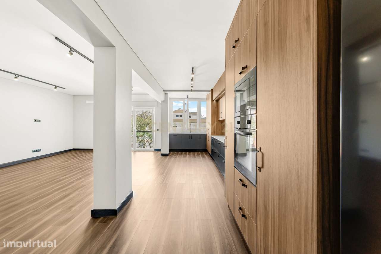 Espaçoso Apartamento T3 Totalmente Renovado em prédio com elevador no-6