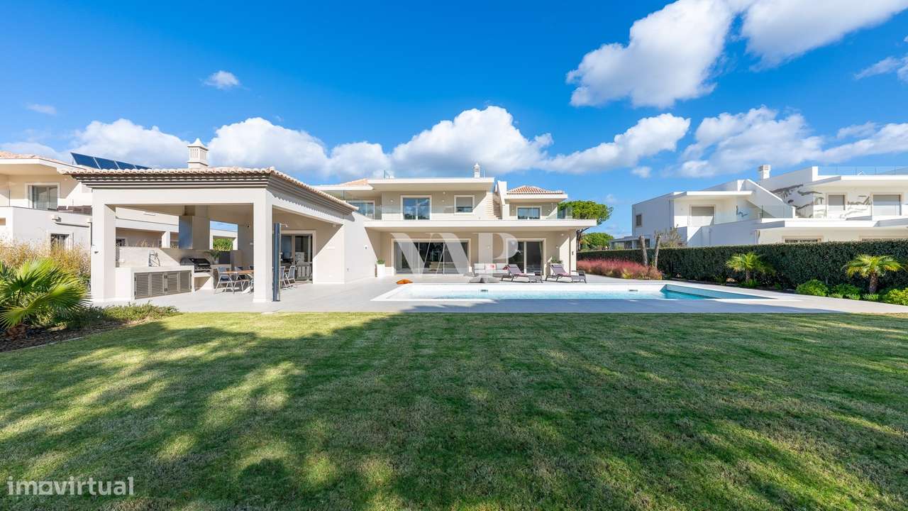 Moradia 5+1 Quartos Frente Golfe, Vila Sol - Grande imagem: 2/47