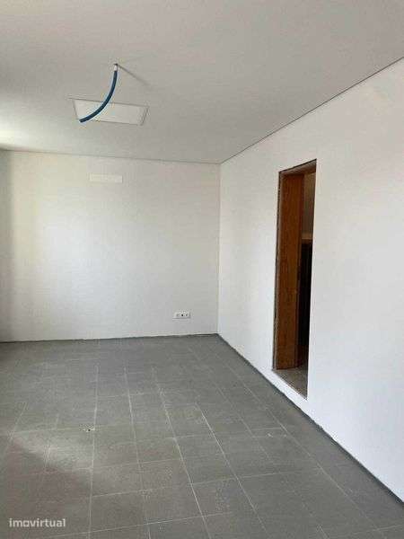 Espaço para Serviços | Santa Marta de Portuzelo (Cruzeiro) - Grande imagem: 4/5