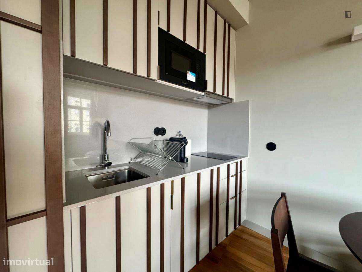 Apartamento com 1 quartos - localizado em Sé Porto - Grande imagem: 5/7