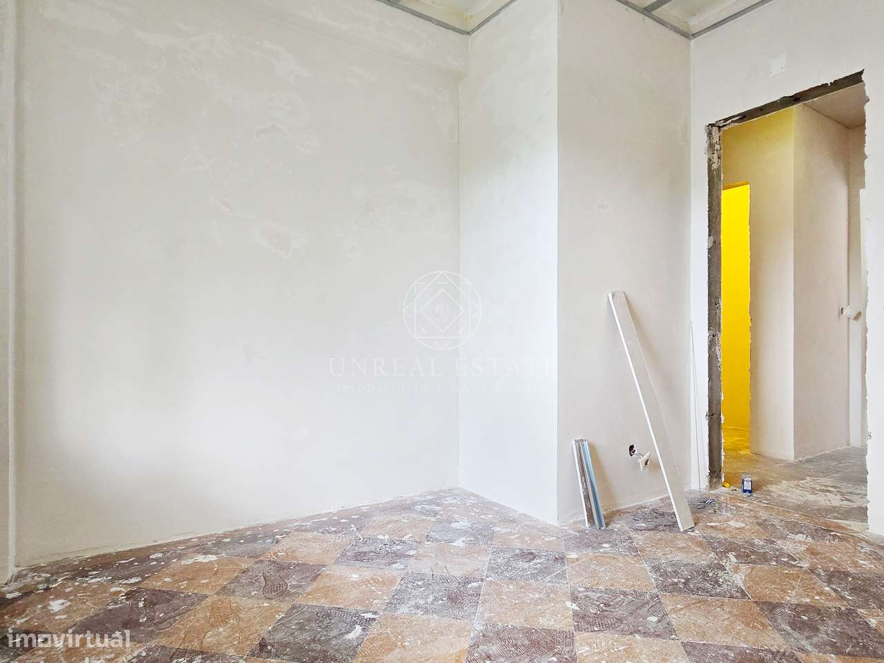 Apartamento T3 em Remodelação com Terraço de 80 m² e Parqueamento | Se-43