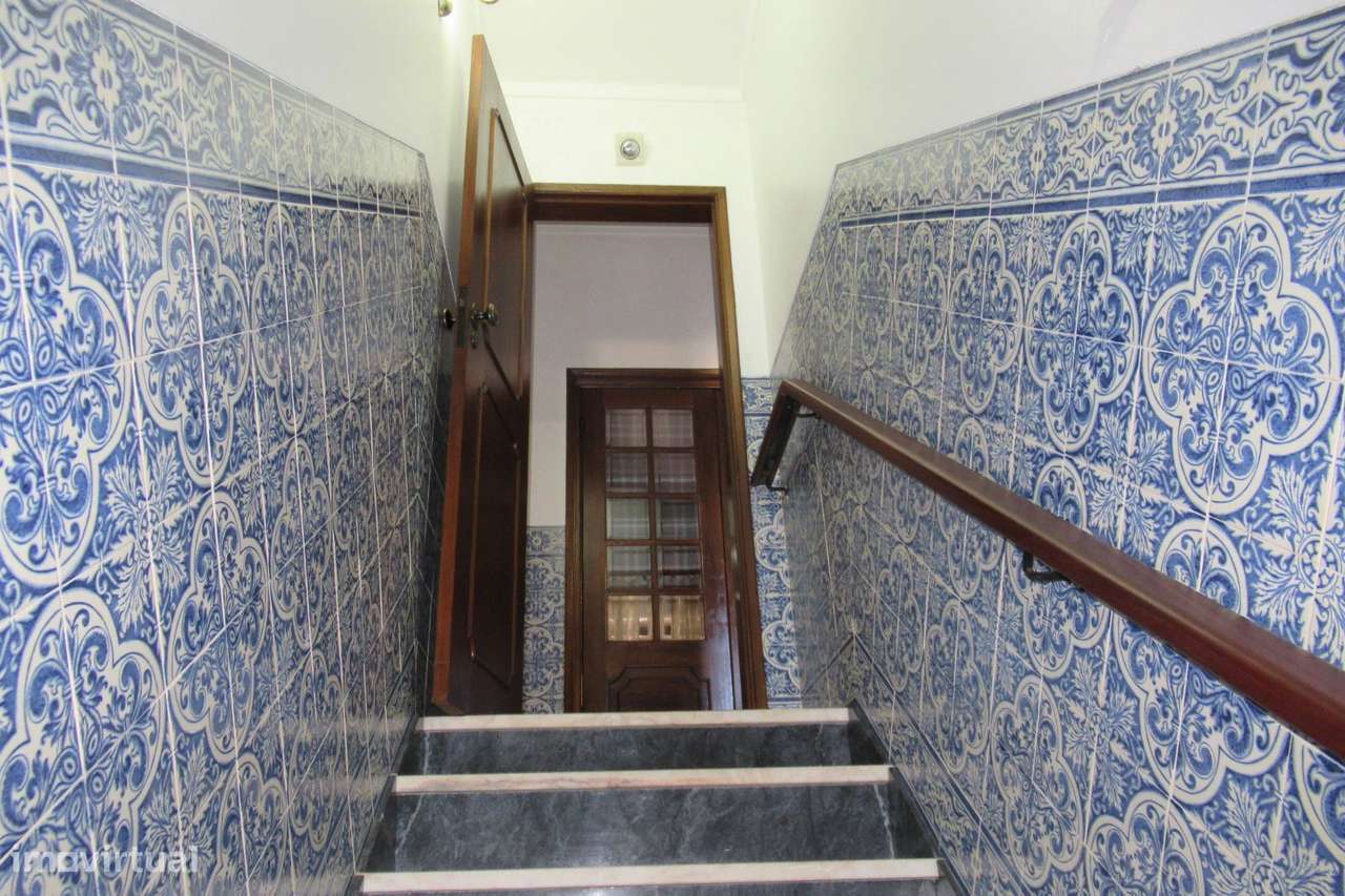 MORADIA ISOLADA COM COMÉRCIO E MORADIA DE R/C.-14