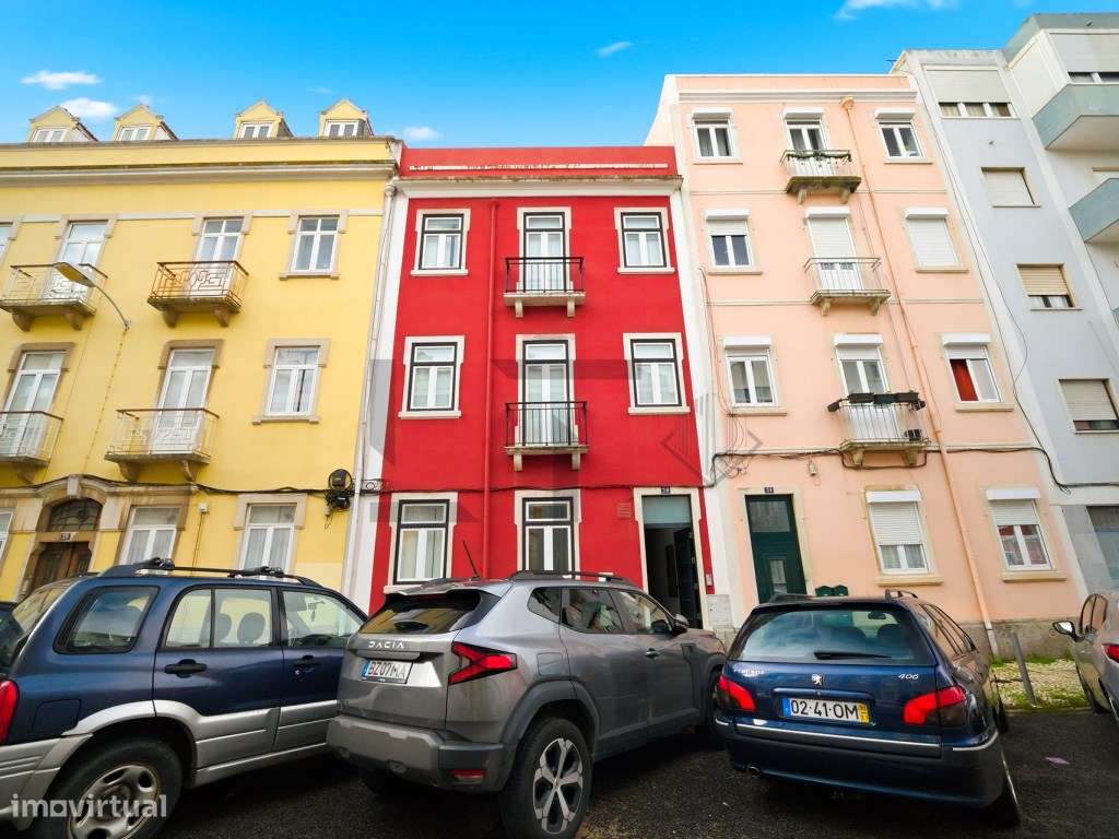 Prédio/Moradia T4 com Pátio para Venda em Campo de Ourique, Lisboa-2