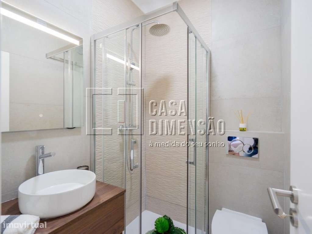 Apartamento de tipologia T3 com varanda, mobilado e equipado em Ben...-23