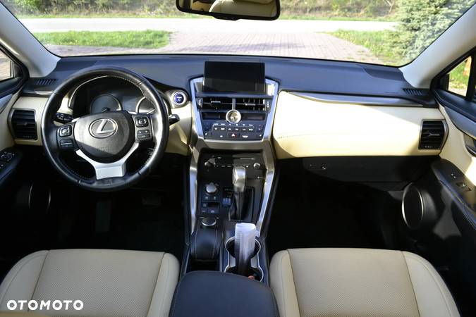 Lexus NX 300h - 17