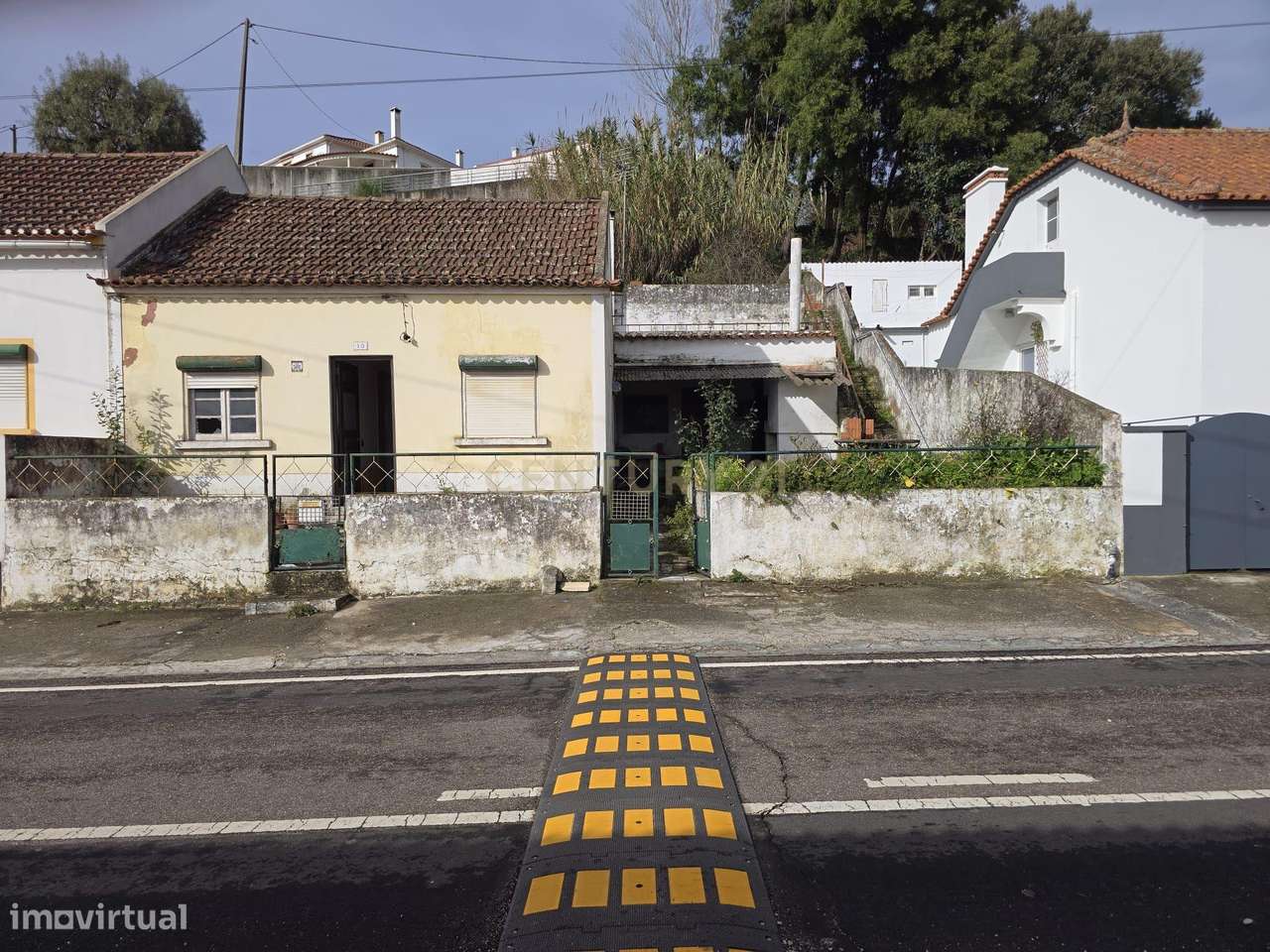Moradia T3 para remodelar no Bombarral - Grande imagem: 2/17