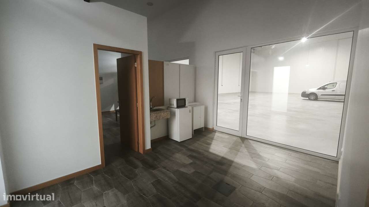 Armazém novo situado na Zona Industrial de Canelas - Grande imagem: 5/8