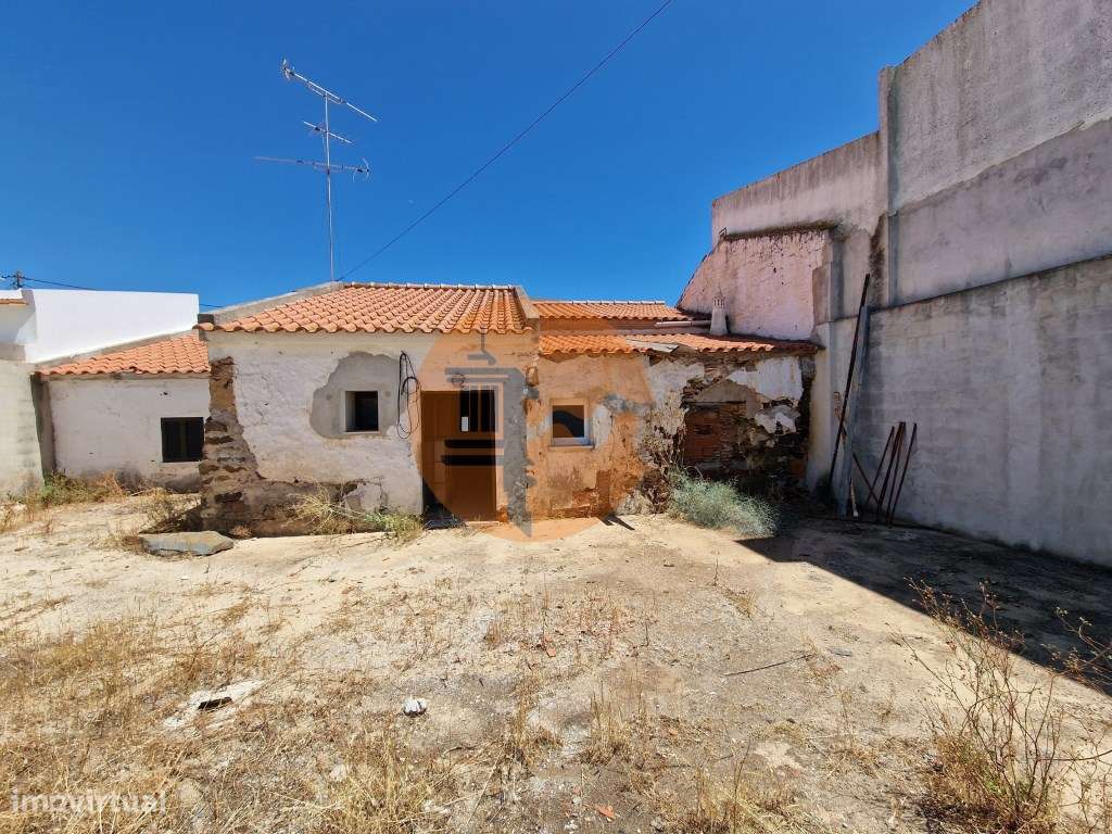 Moradia T3 para Remodelação Total no Coração do Azinhal - Grande Po...-14