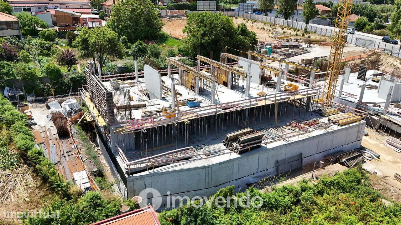 Apartamento T2 novo, com vista Rio, no Empreendimento D'Ouro Mar-26