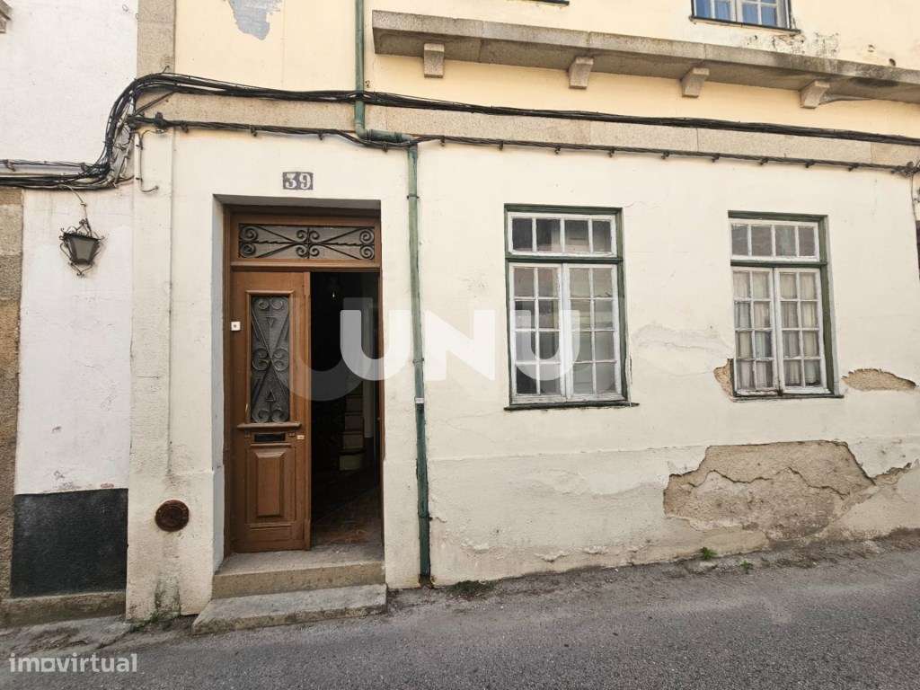 Prédio Urbano - Pleno Centro da Cidade de Viseu-23