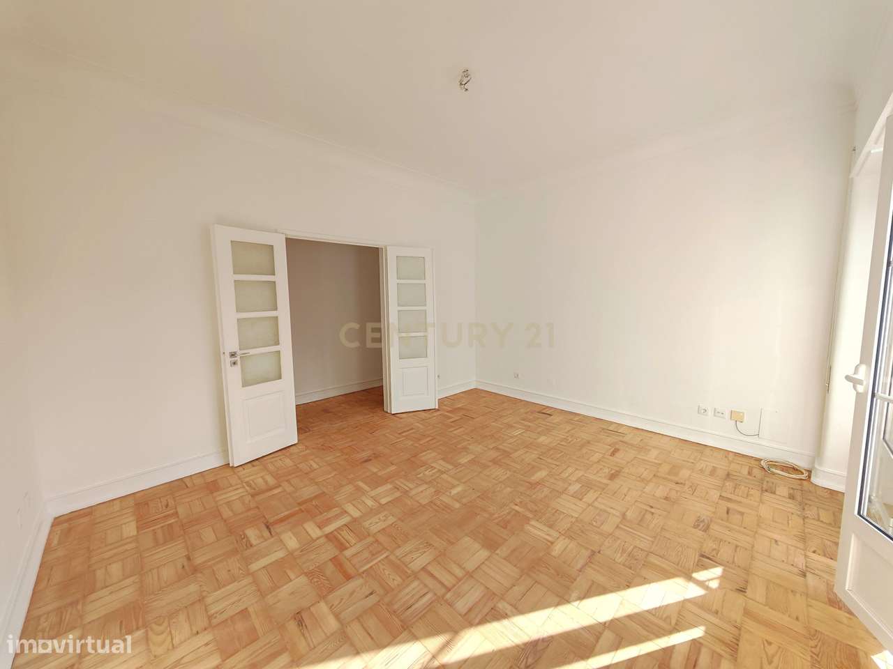 Apartamento T3+1 com varanda tipo terraço em Alvalade - Grande imagem: 5/28