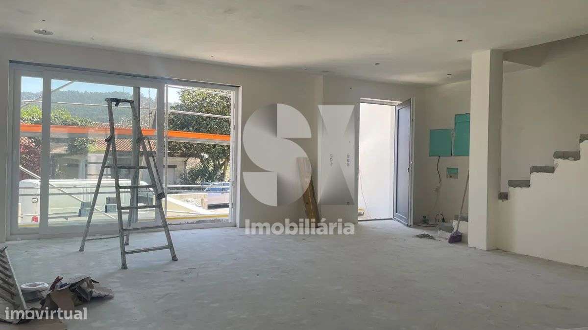 Moradias V3 com Acabamentos de Luxo e 3 Pisos - Grande imagem: 3/33