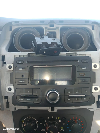 Radio CD Player cu auxiliar si USB Dacia Logan 2 2012 - 2017 - 1