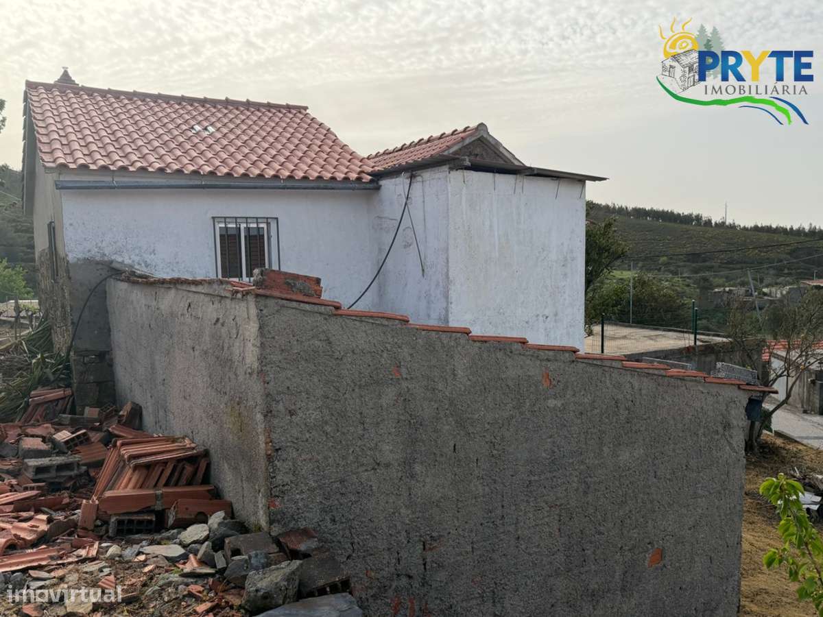 Moradia de 2 pisos na Freguesia da Ermida e Figueiredo-35