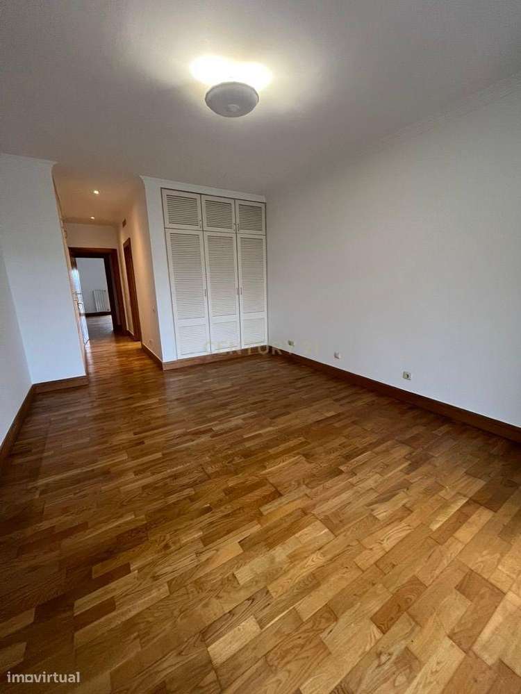 T3 com Terraço e Vista Desafogada – Belas Clube de Campo - Arrendament - Grande imagem: 4/23