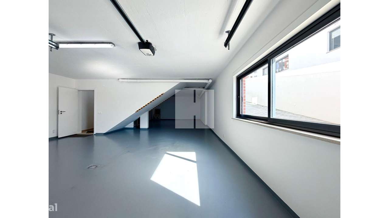 Moradia T4 Nova e Completa-44