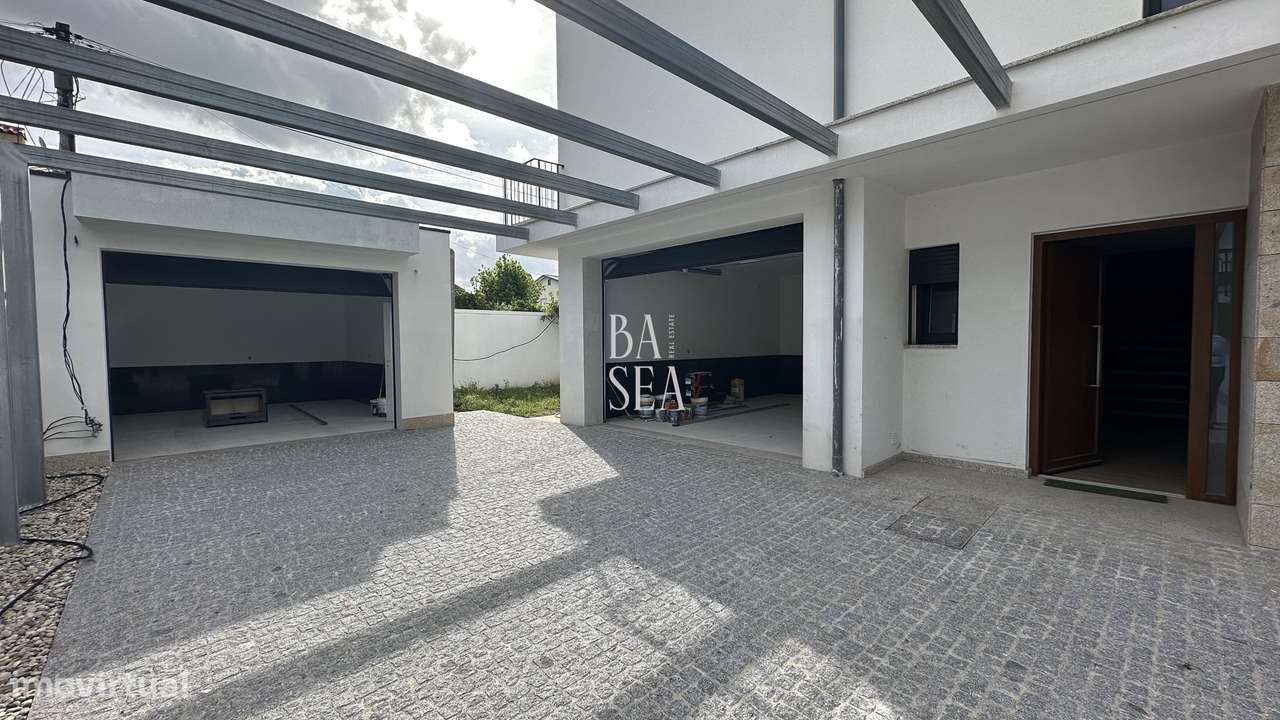 Moradia T4 Nova de Dois Andares em Palmeira Braga-30