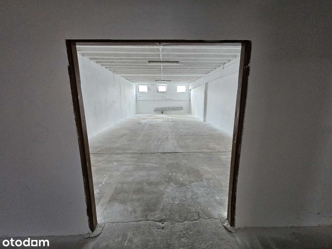 Magazyn z rampą i windą towarową, produkcja - Pełny obrazek: 3/4