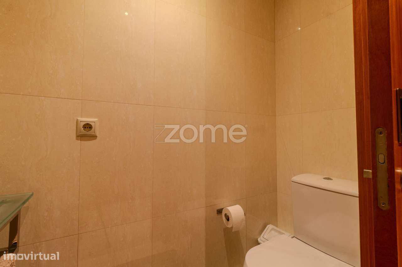 Moradia T3 | 3 Suítes e Piscina com Vista Rio-38