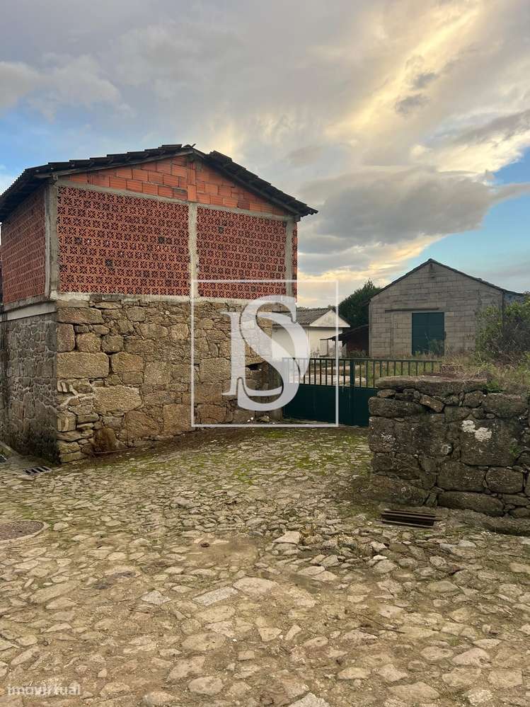 Moradia em Pedra / Casa de Campo inserida num lote de 6000m2 - Grande imagem: 5/36