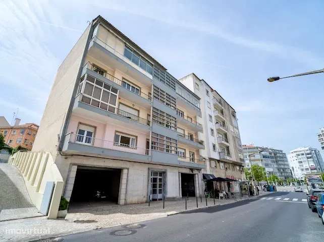 Prédio de Investimento Premium no Centro de Almada | Vista Rio | Eleva-0