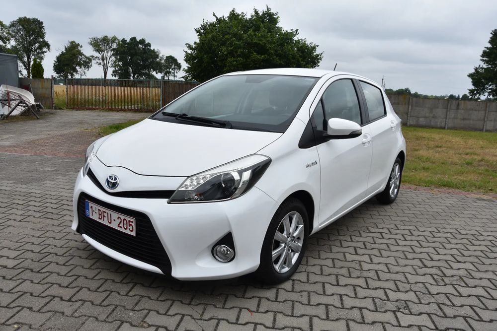 Toyota Yaris III (2011-2019) Hybrid 100 Dynamic 2014
