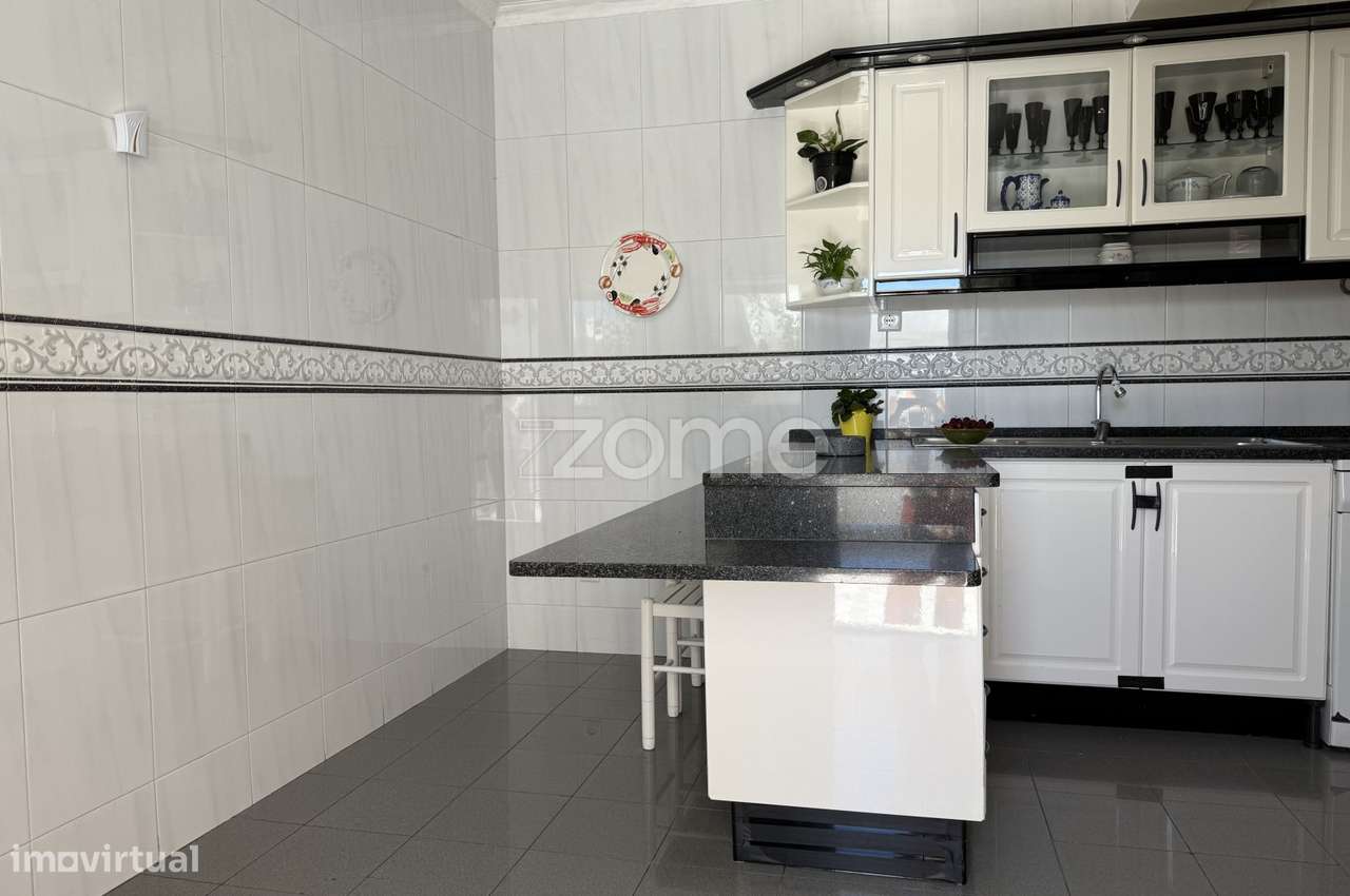 Moradia T3 com Logradouro e Varanda - São Domingos de Rana - Grande imagem: 3/31