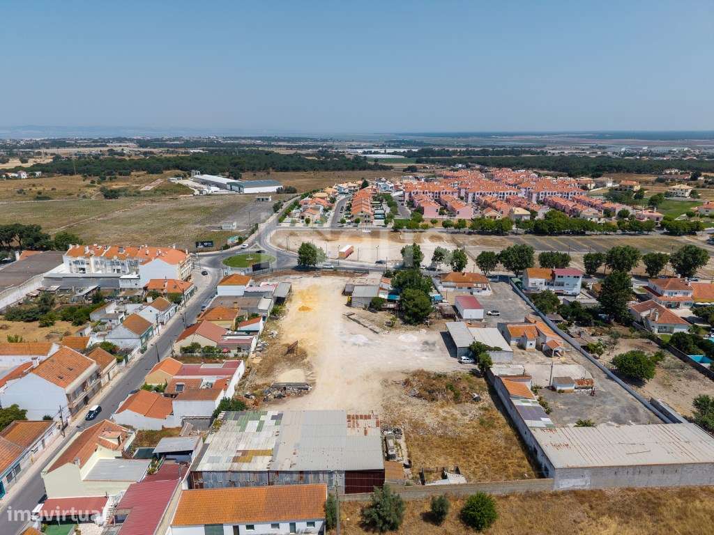 Terreno composto por 2 lotes Urbanos - Área total 5857m2 - Grande imagem: 4/20