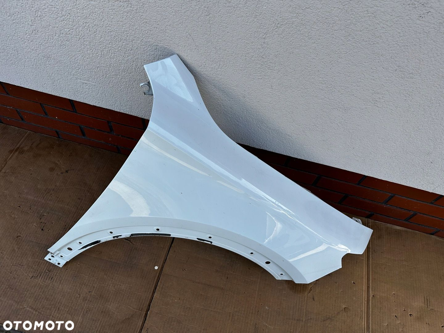 Cupra Formentor 2020 - blotnik prawy przedni bialy ladny 5FF - 3