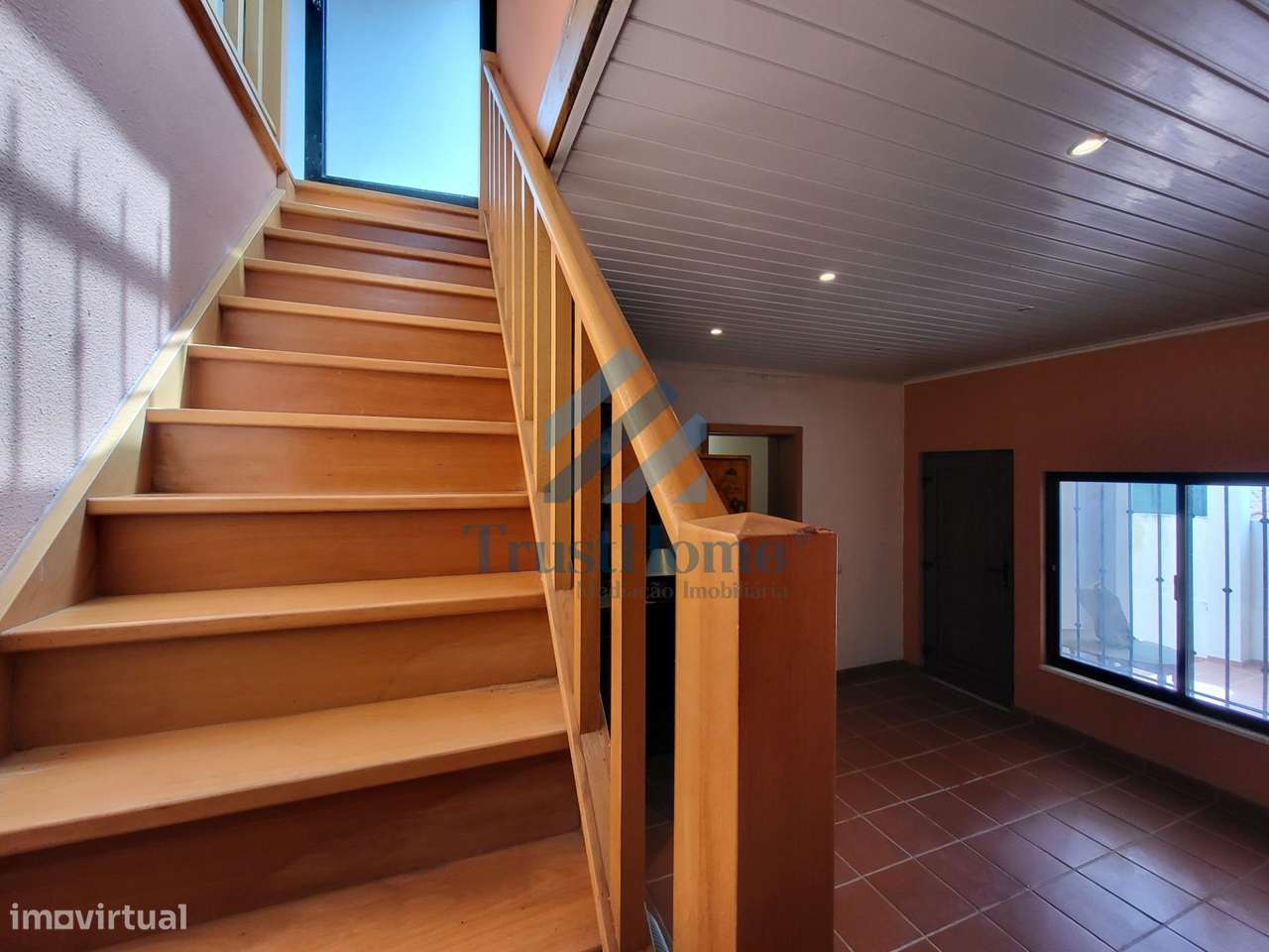 MoradiaV5 com jardim, piscina e ginásio no centro de Coruche-27