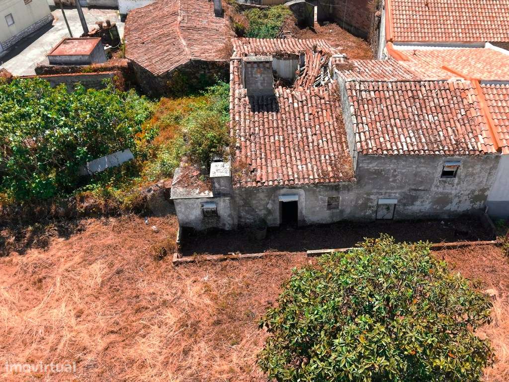 Moradia T3, em terreno de 1663 m² ,para reconstrução total, a 5 min...-10