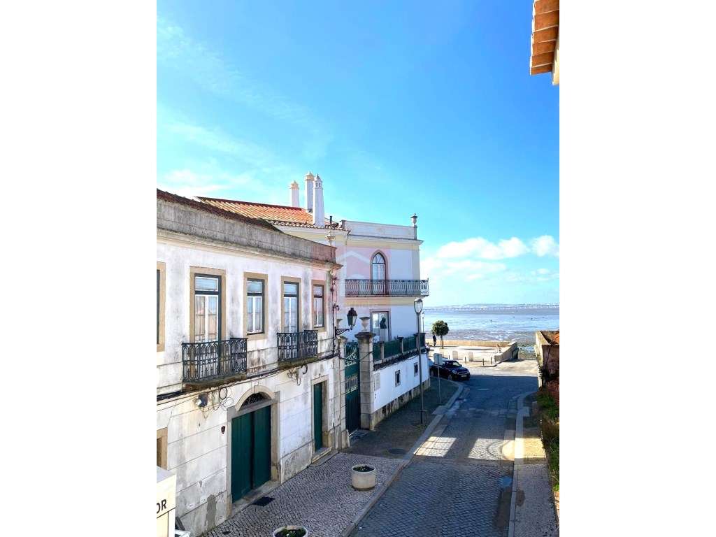 Apartamento T2 no centro histórico de Alcochete com vista rio.-13
