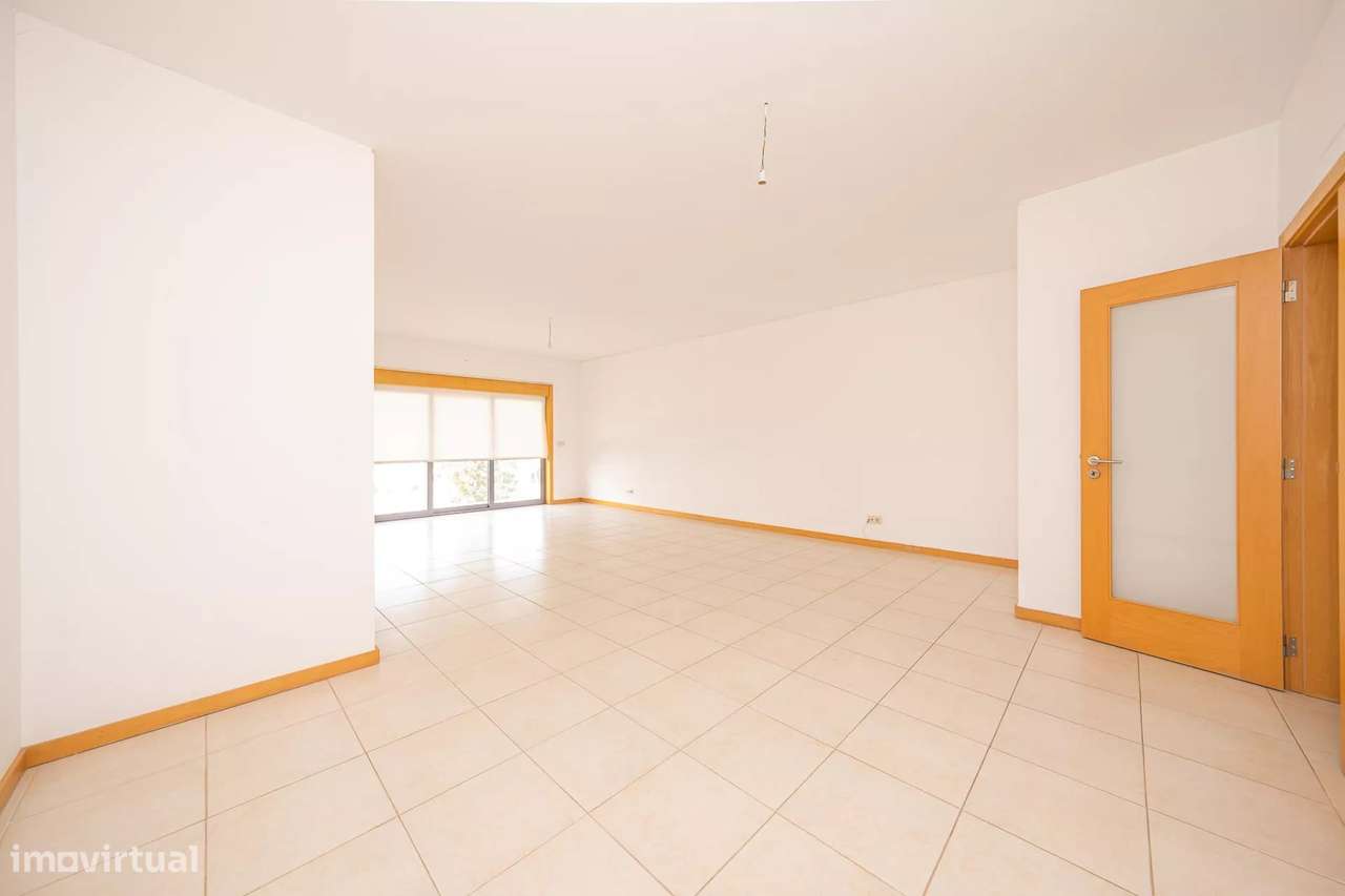 Apartamento T3 com Varandas, Garagem e Parqueamento, no Pinhal Novo, V - Grande imagem: 5/39